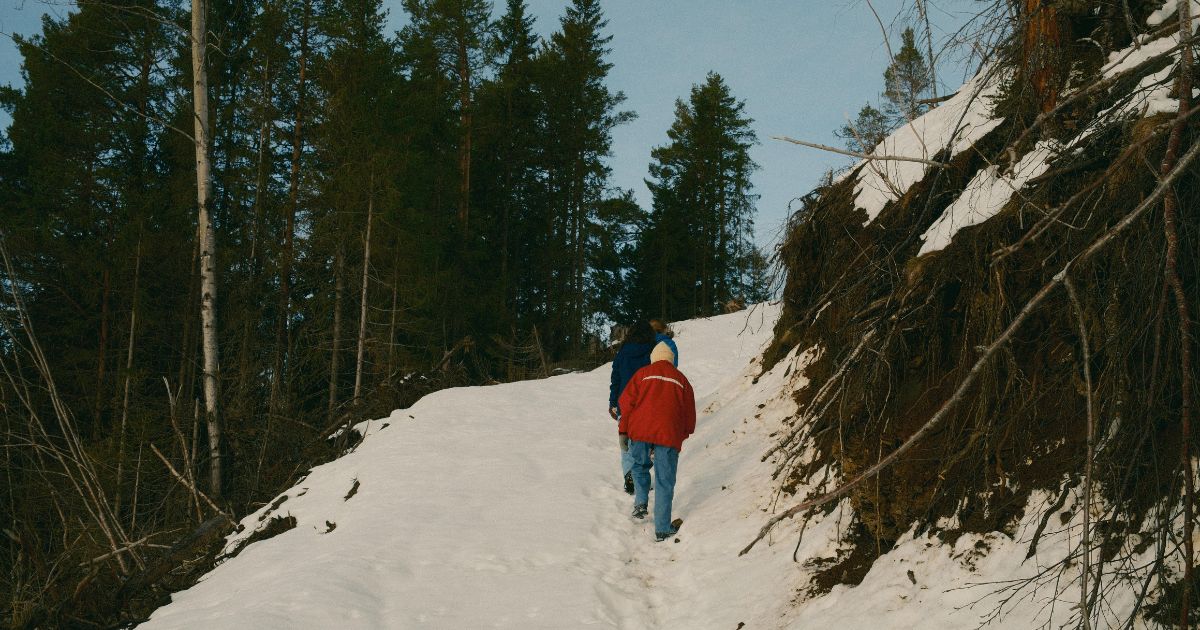 Trilhas de Neve: Desafios e Precauções para Aventureiros