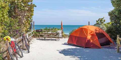 Como Montar um Acampamento Sustentável na Praia