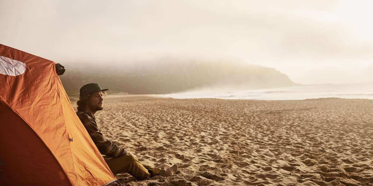 As Melhores Temporadas para Acampar nas Praias Brasileiras