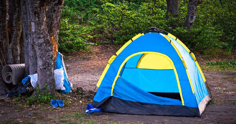 Quais são os melhores equipamentos leves para camping e caminhadas para homens?