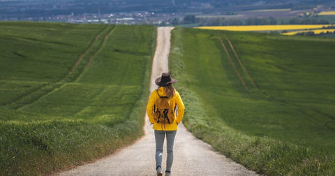 Por que Calçados Impermeáveis são Essenciais para Longas Caminhadas