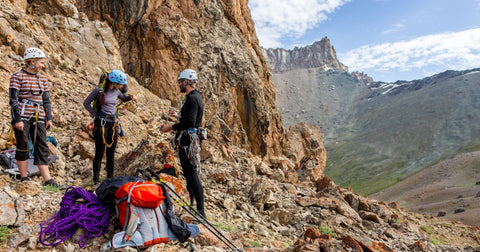 Táticas de Sobrevivência para Alpinistas: O Que Fazer em Situações de Emergência