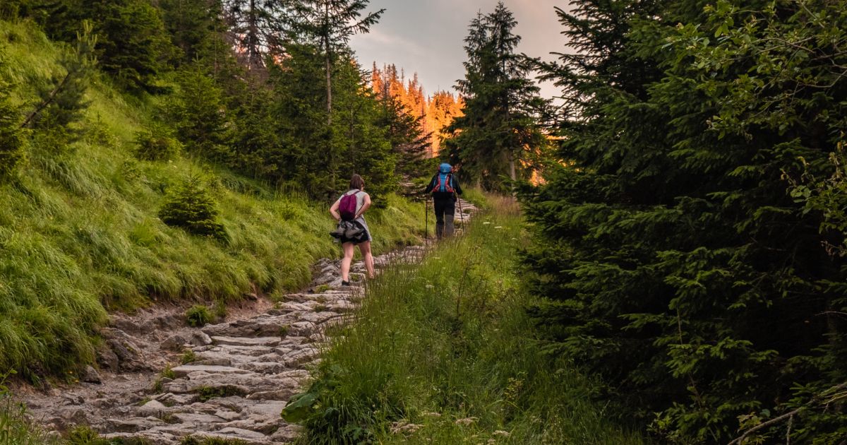 Trilhas Históricas: Caminhadas por Lugares Repletos de História