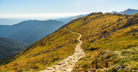 Trilhas de Montanha: Desafios e Beleza para Aventureiros