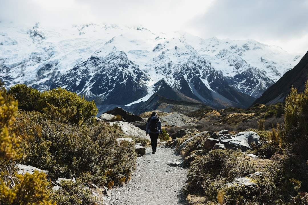 Como planejar uma viagem de fim de semana para fazer trilha: Aproveite ao máximo seu tempo limitado na natureza.
