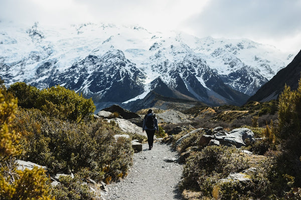 Como planejar uma viagem de fim de semana para fazer trilha: Aproveite ao máximo seu tempo limitado na natureza.