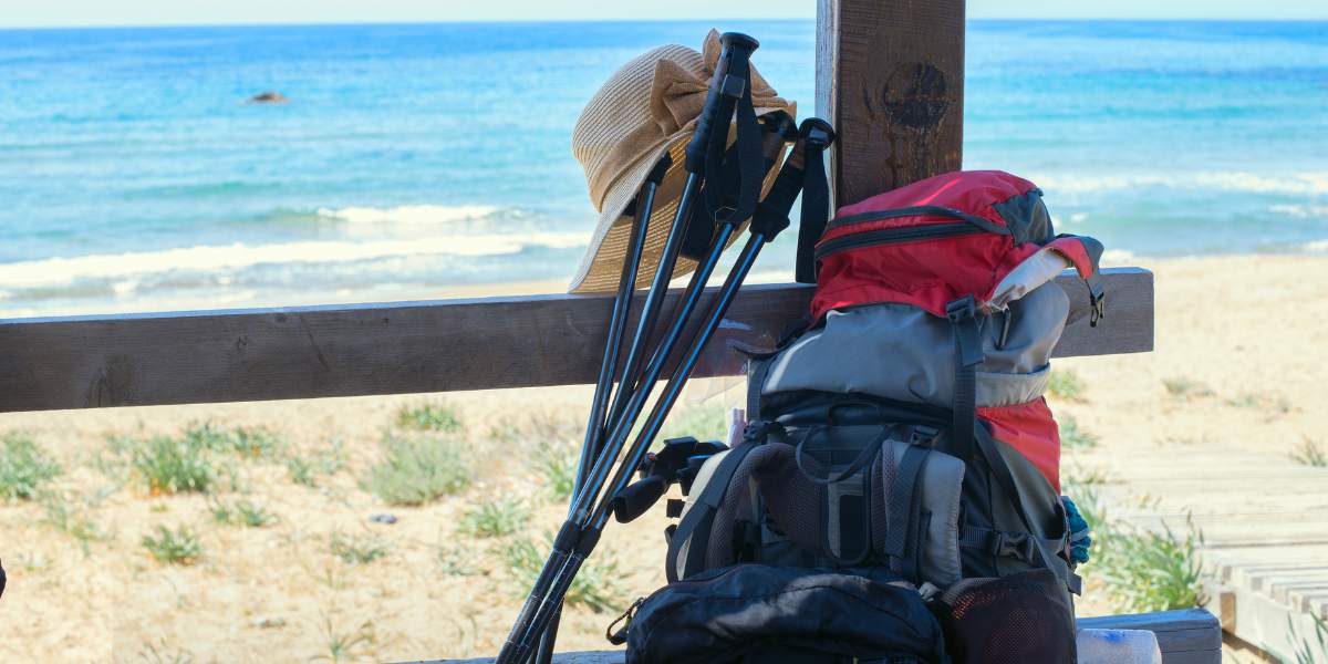 Equipamentos Indispensáveis para Trilhar até Praias Isoladas