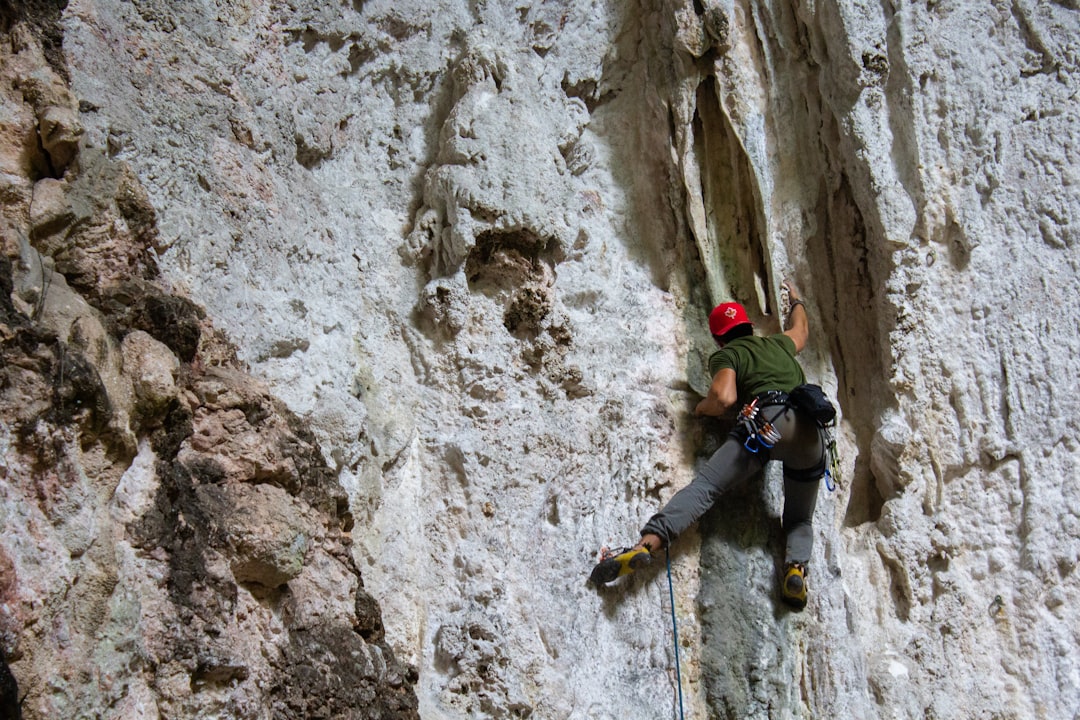 Escalada em Arenito: Desafios e Belezas das Rochas Brasileiras